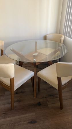 Coaster Round 48 inch table with 4 chairs