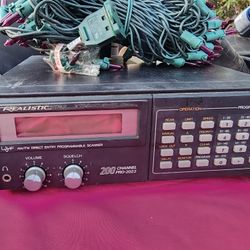 Realistic Pro 2022 Radio Scanner UHF VHF AM-FM 200 channel W/Memory powers on