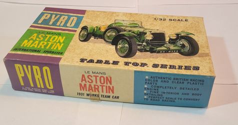 Vintage PYRO Table Top Series Le Mans Aston Martin 1/32 C321 Model Kit  1966
