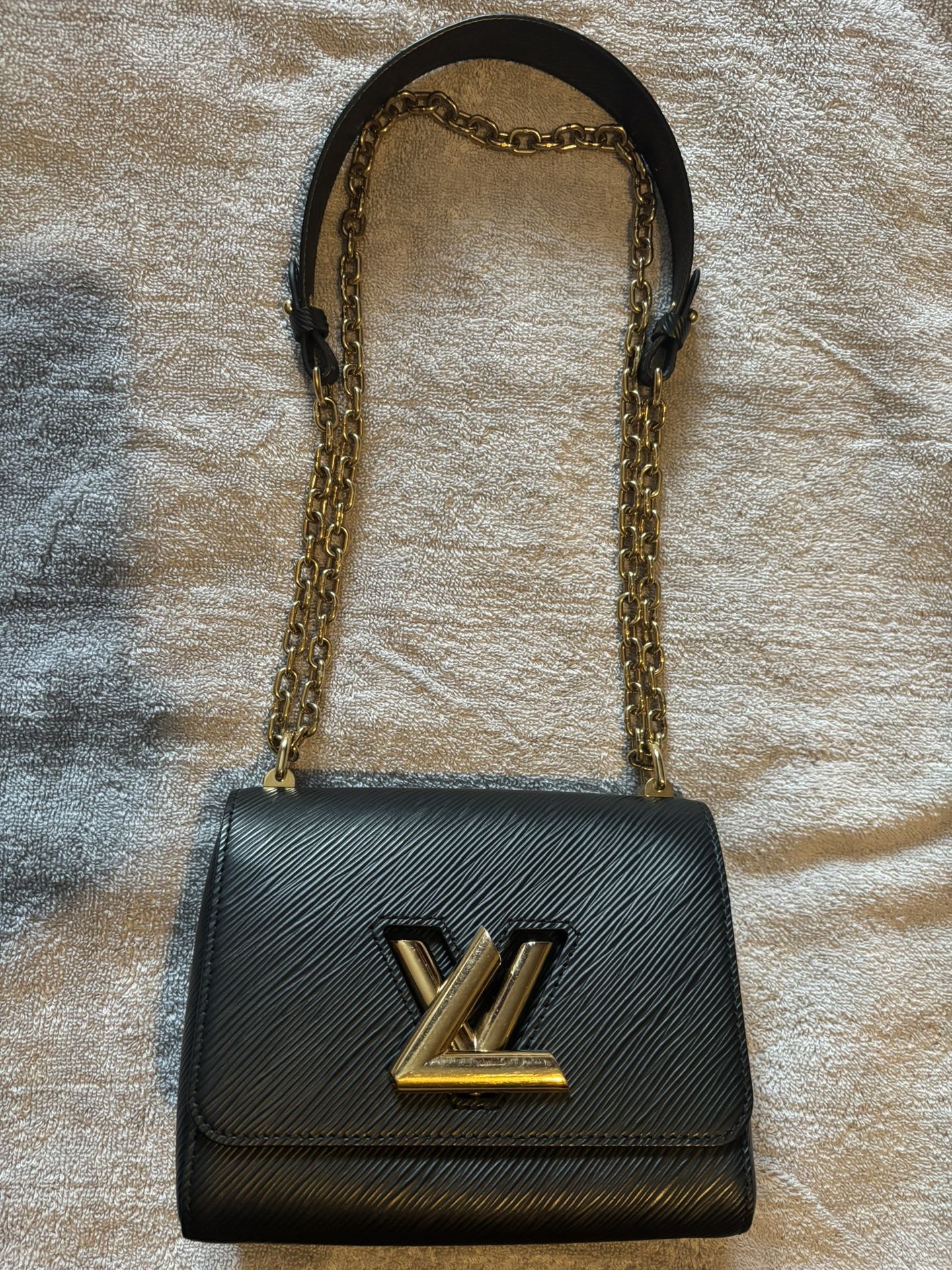 Louis Vuitton Twist MM Epi Leather