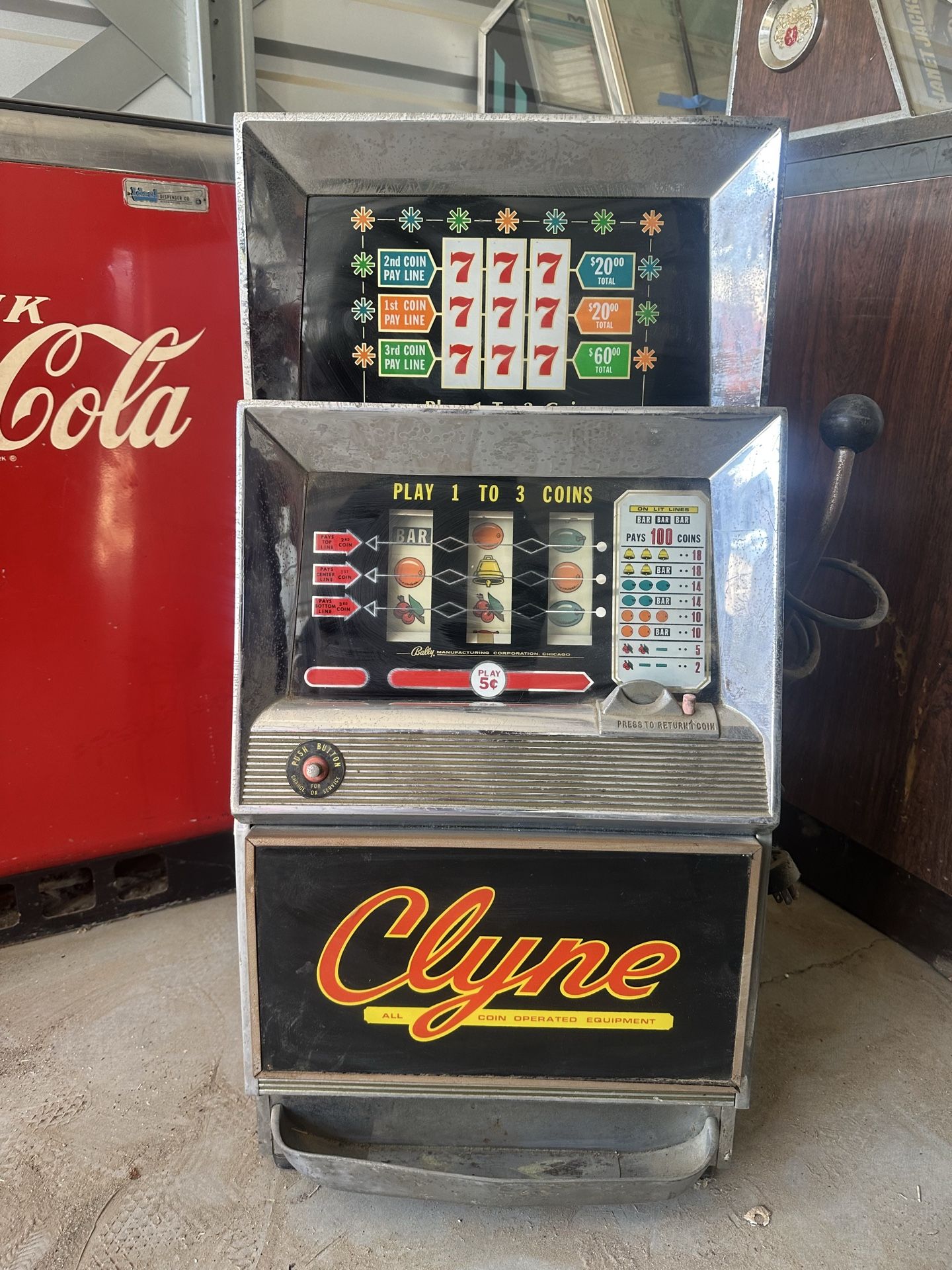 Standing Slot Machine Vintage Slot Machine w/wood cabinet stand for Sale in Adelanto, CA ...