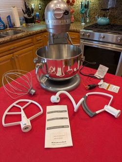NEW Kitchen-Aid Professional 600 Series "4 attachments & cover" See all pics