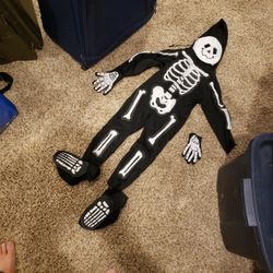 Halloween costume - skeleton 