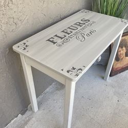 Small Desk Or Entry Way Table 