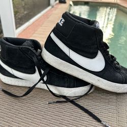 Nike SB Zoom Blazer Mid black and white Size 6 men’s  All my sneakers are thoroughly washed and cleaned and will arrive smelling fresh. Ships fast fro