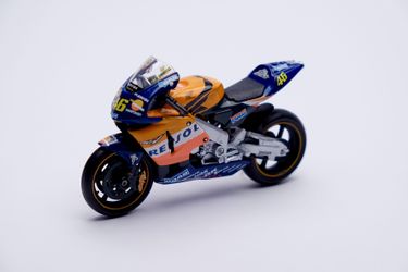 2004-06 Honda RC211V, 1:18 Diecast Motorcycle Model from Saico 