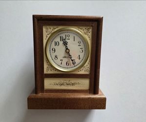 Vintage 1980 Seth Thomas “Cottage” Electric Mantel Clock – Wood – Made in USA