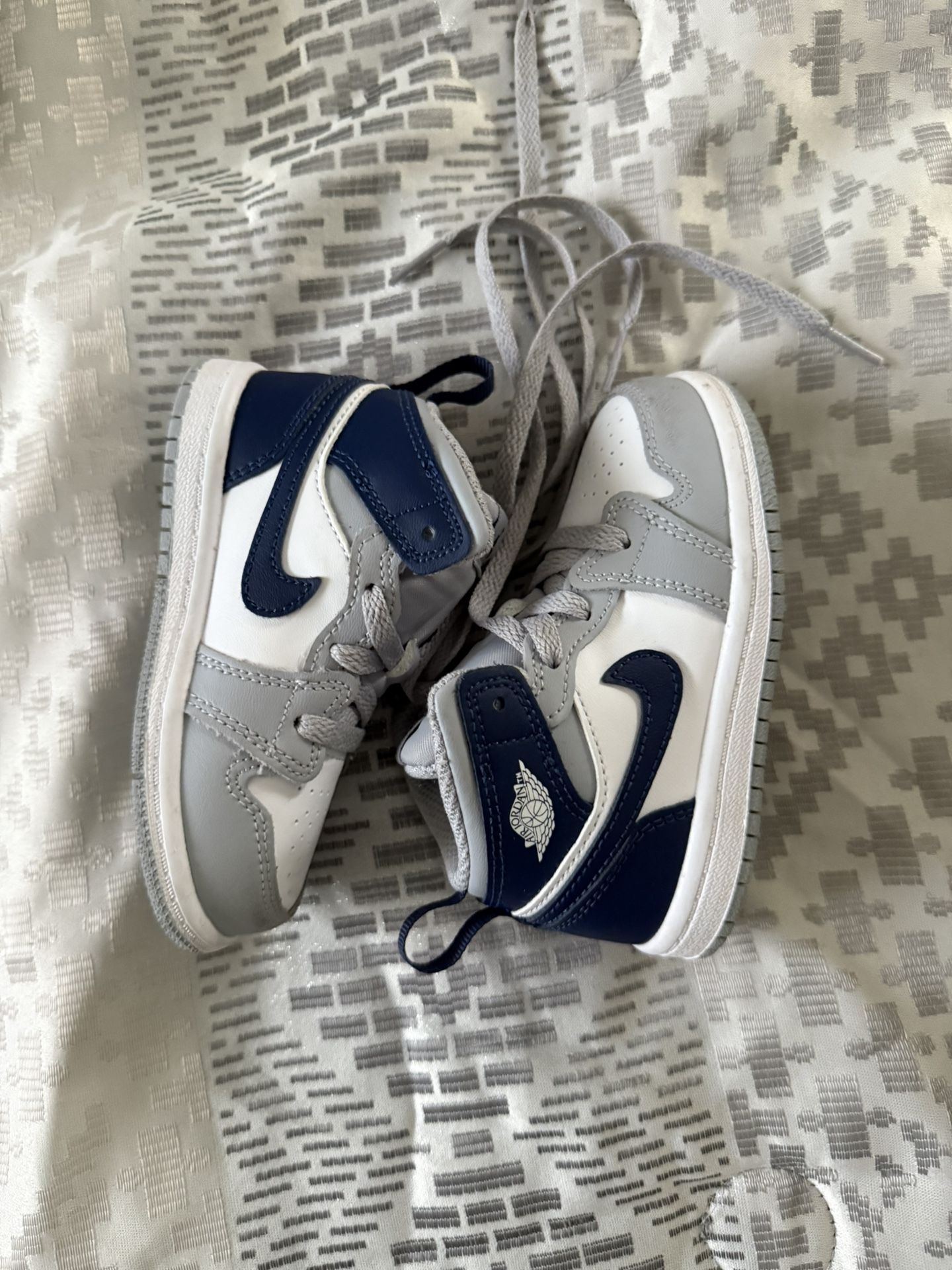 Jordan 1 Mid, 7C