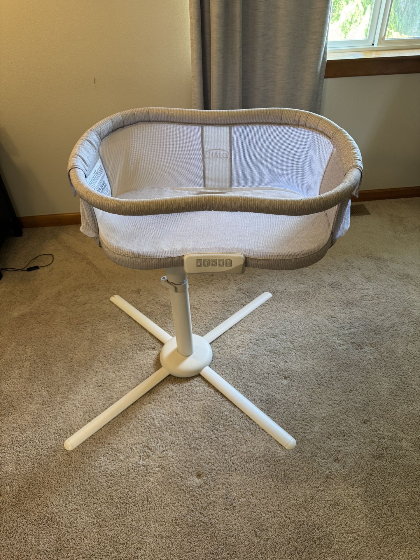 Halo Swivel Bassinet
