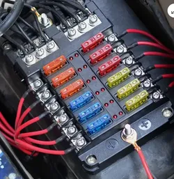 12 V 12 Point Fuse Block