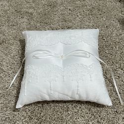 Ring Bearer pillow / Flower Girl Basket.