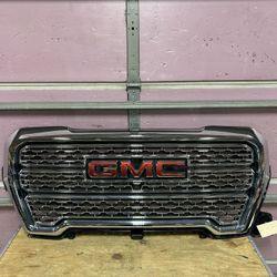 2019-2021 GMC SIERRA 1500 DENALI FRONT GRILLE WITH CAMERA OEM
