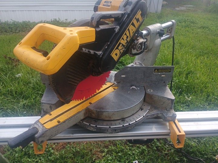 DeWalt Miter Sliding Saw 