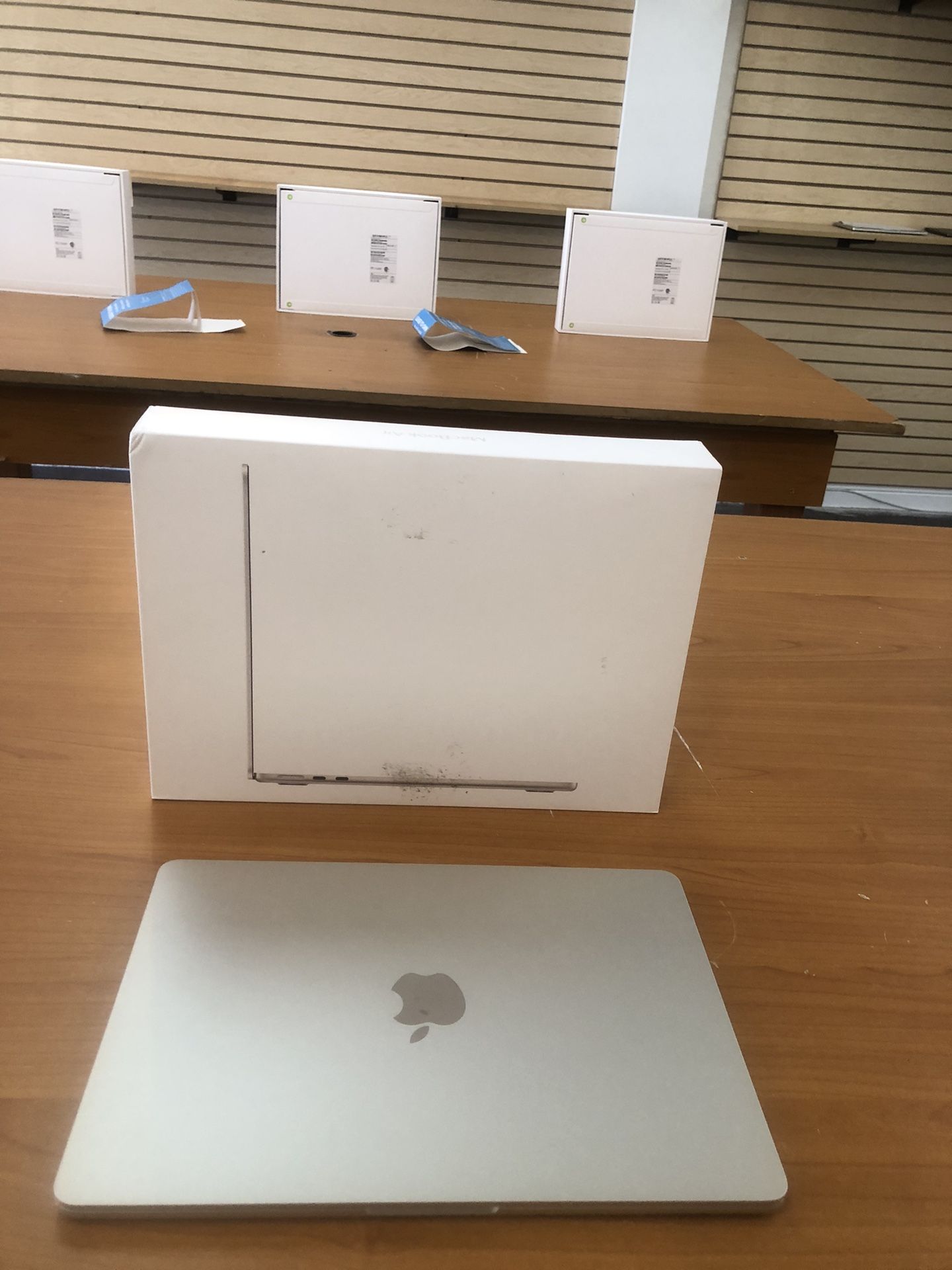 (2022) 13” MACBOOK AIR /  M2 CHIP