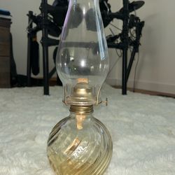 Vintage Aladdin Oil Lamp – Complete w/ Chimney – Glass Base