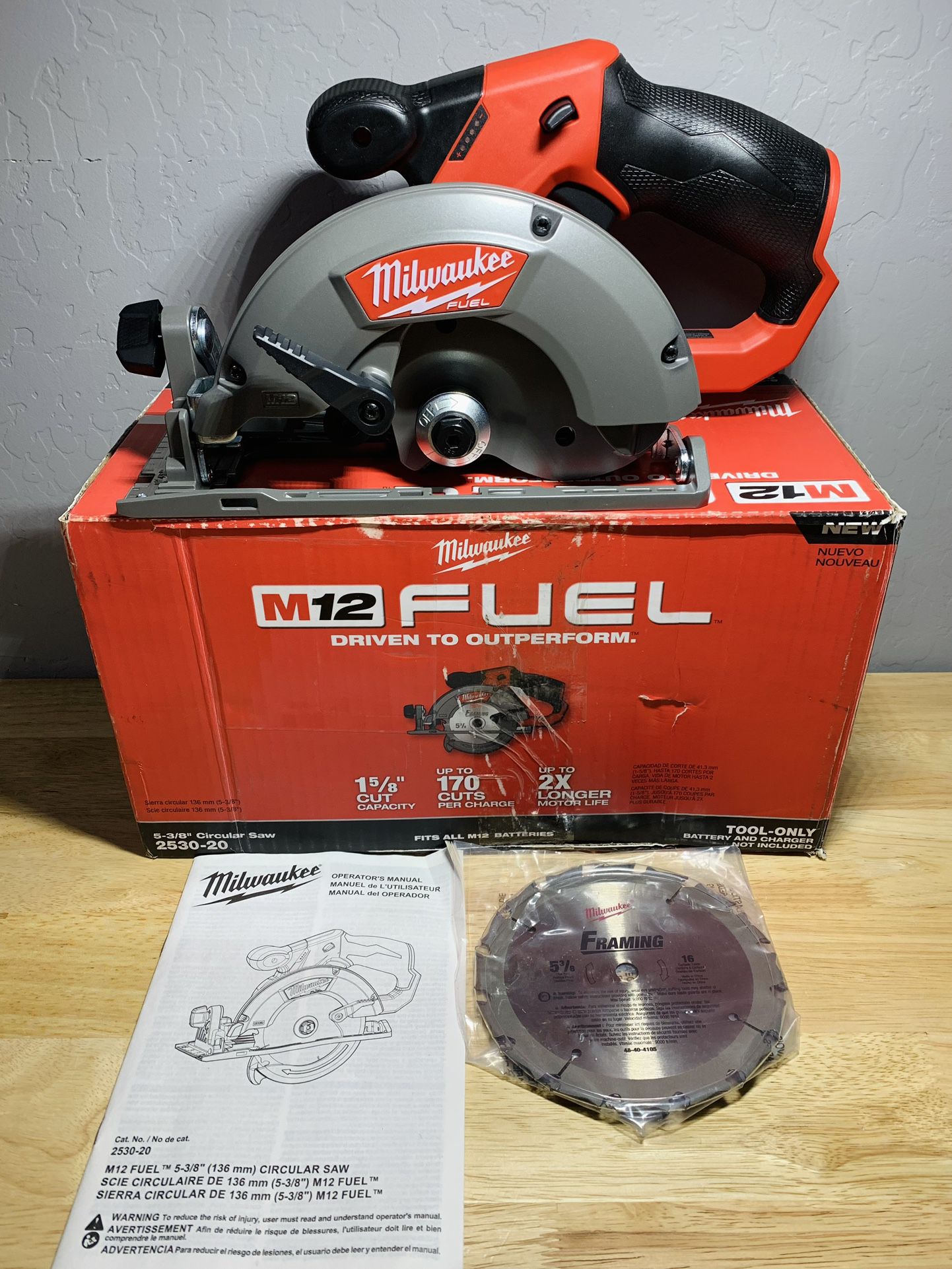 Milwaukee M12 FUEL 12V Lithium-Ion Brushless Cordless 5-3/8 in. Circular Saw  (Tool-Only) for Sale in Phoenix, AZ OfferUp