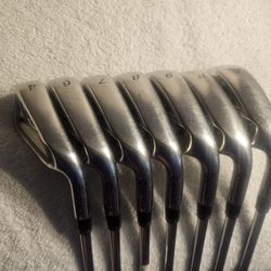 Taylormade r7 Irons 4,6,7,8,9,PW,AW