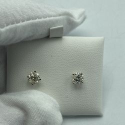 14kt White Gold .92cttw Diamond Stud Earrings 