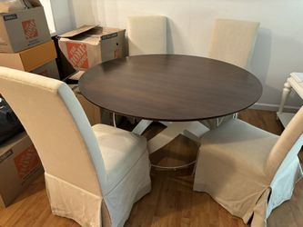 Dining table And 4 Chairs 