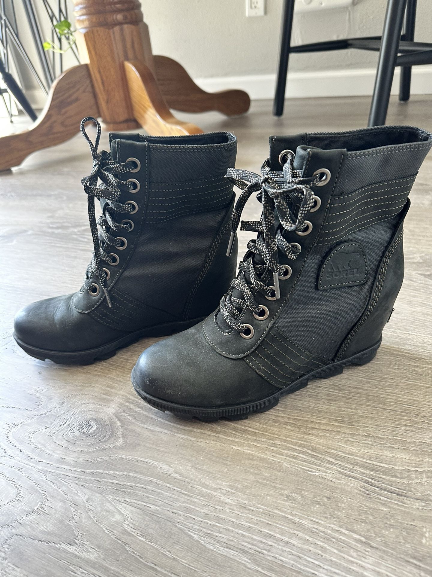 Sorel Womens Black Boots Size 8