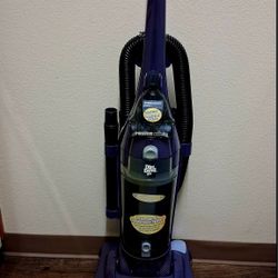 Dirt Devil Bagless Vacuum, 12 AMPS. GREAT Condition,  Pre-owned  Vacuum For A Great Price!