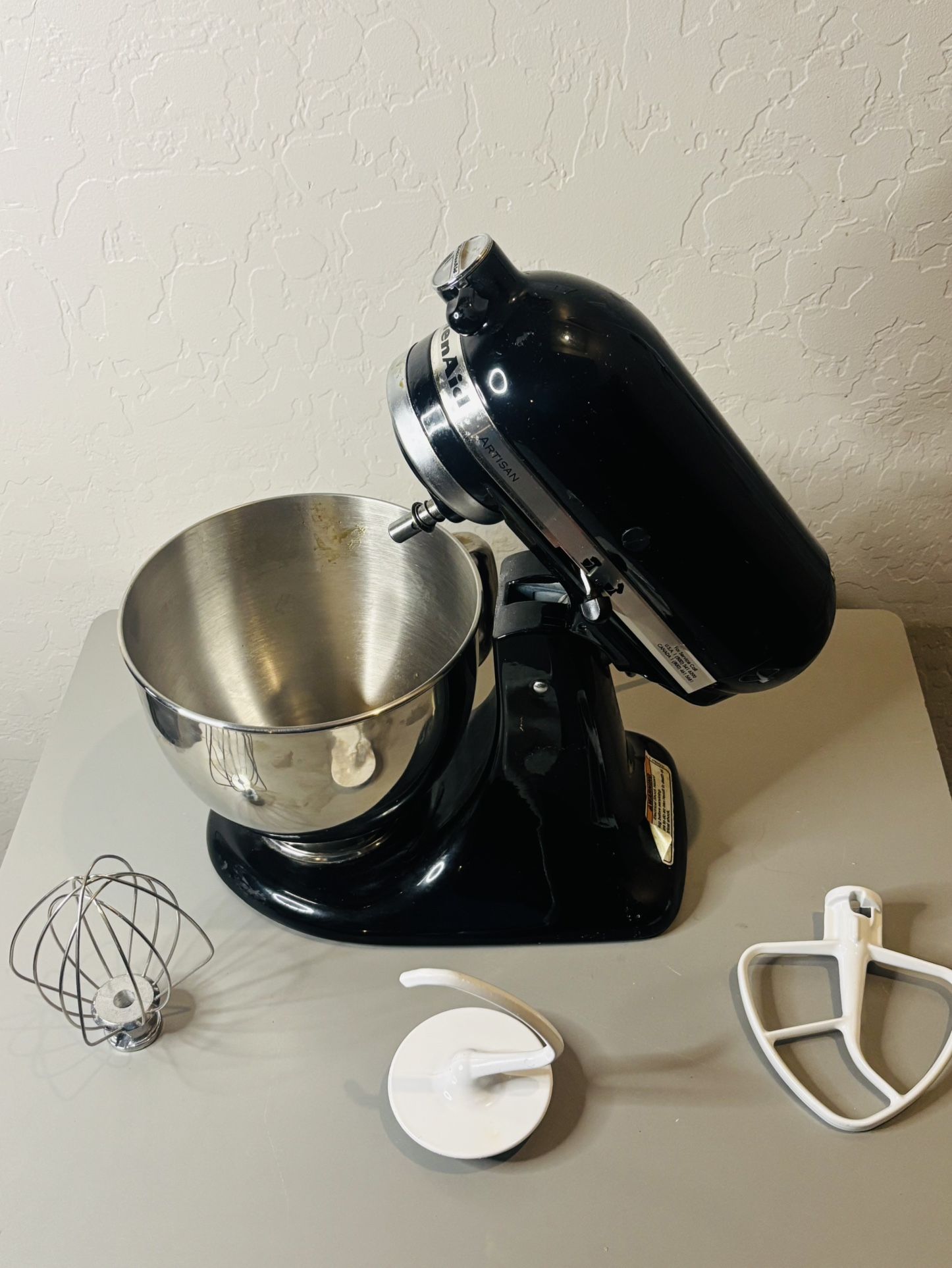 KitchenAid Artisan Series 5 qt. Tilt-Head Stand Mixer Onyx Black KSM150PSOB