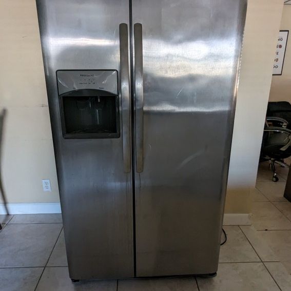 Frigidaire FFSS2615TS 26cuft Stainless Steel Side By Side Refrigerator 