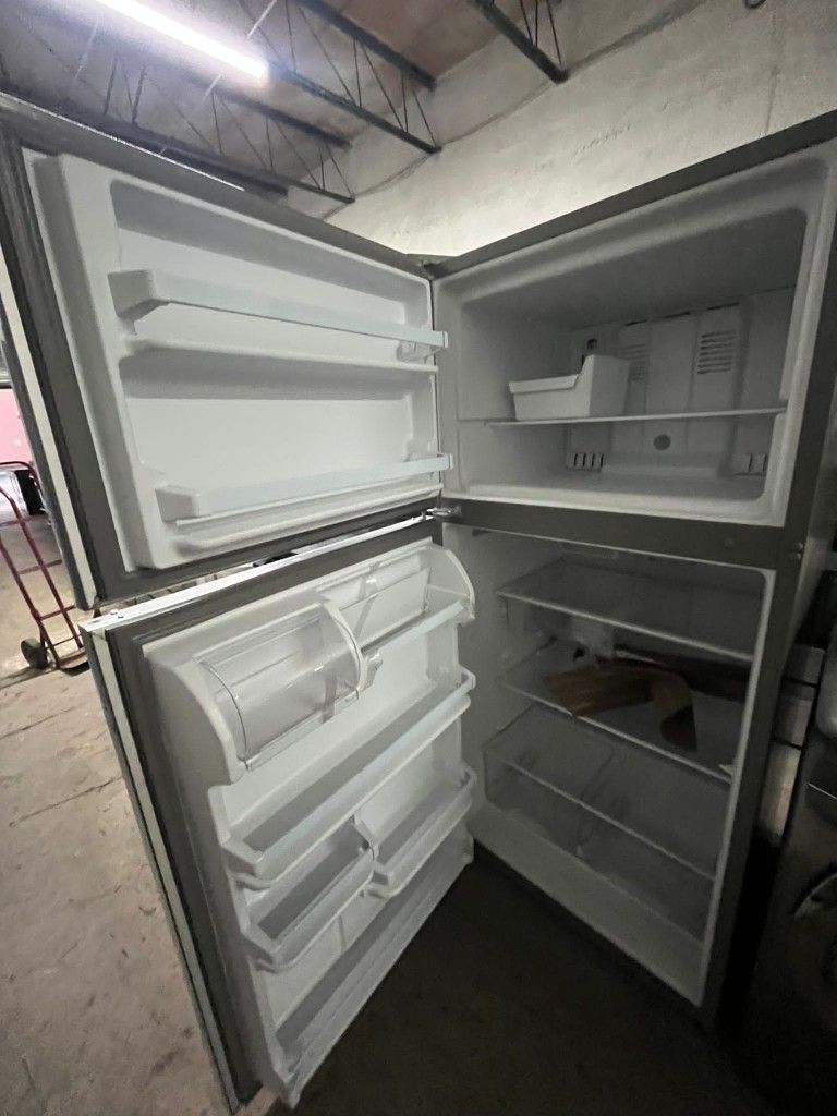 Refrigerator Whirpool 30 Inch Wide New Home & Garden