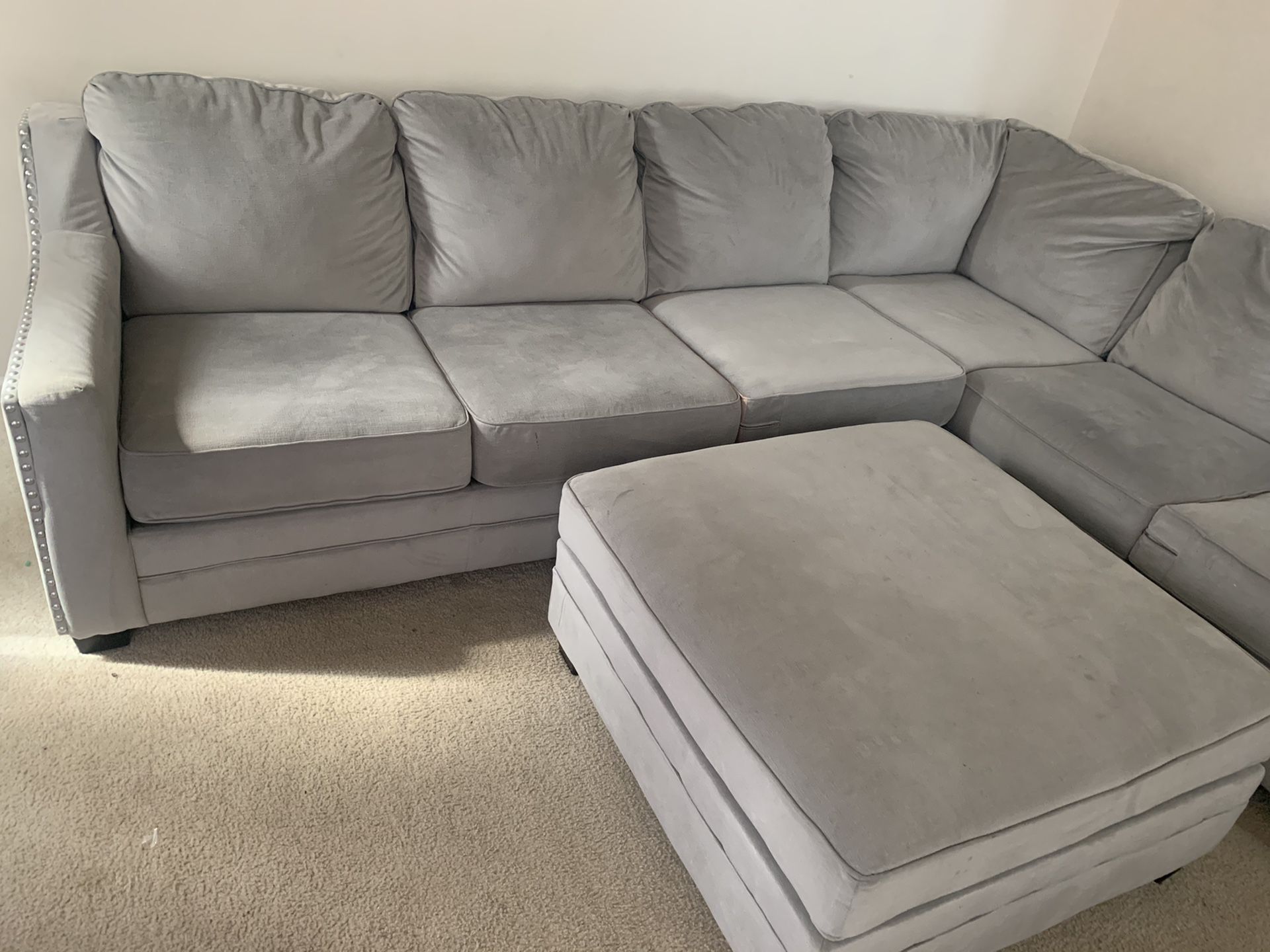 Lovely gray sectional $450 (Already discounted to sell fast)