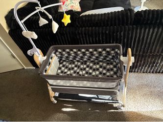 Baby bassinet, great condition like new