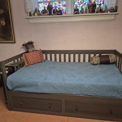 IKEA DAY BED WITH TWO BOTTOM DRAWERS 