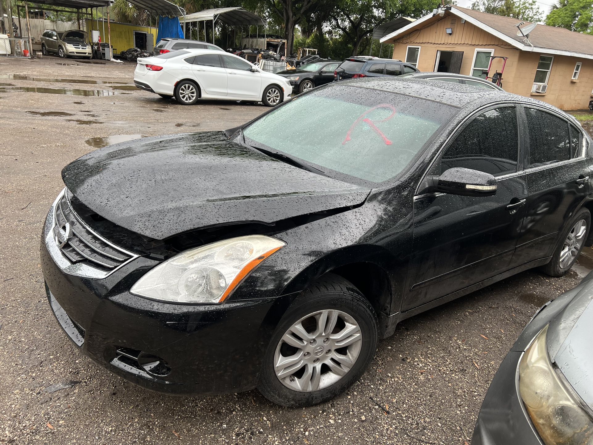 Nissan Altima for parts. Delivery Warranty’s 