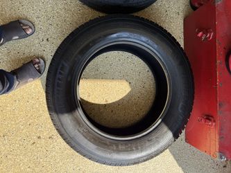 Michelin Defender Tires - Mint 275-60-20