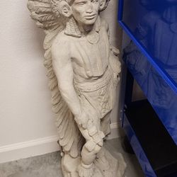 MASSIVE INDIAN CHIEF CONCRETE STATUE