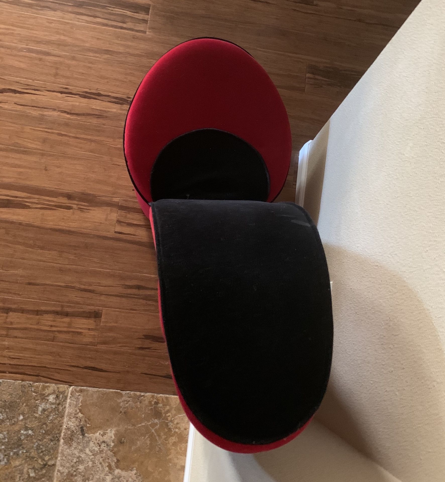 Red High heel couch/sofa for Sale in Vancouver, WA - OfferUp