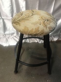 BRAND NEW SWIVEL BAR STOOLS