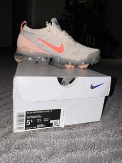 Nike Women's Air VaporMax Flyknit 3 Size 5.5