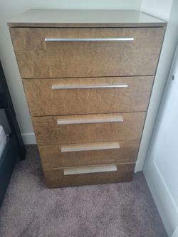 Modern 5-drawer vertical dresser