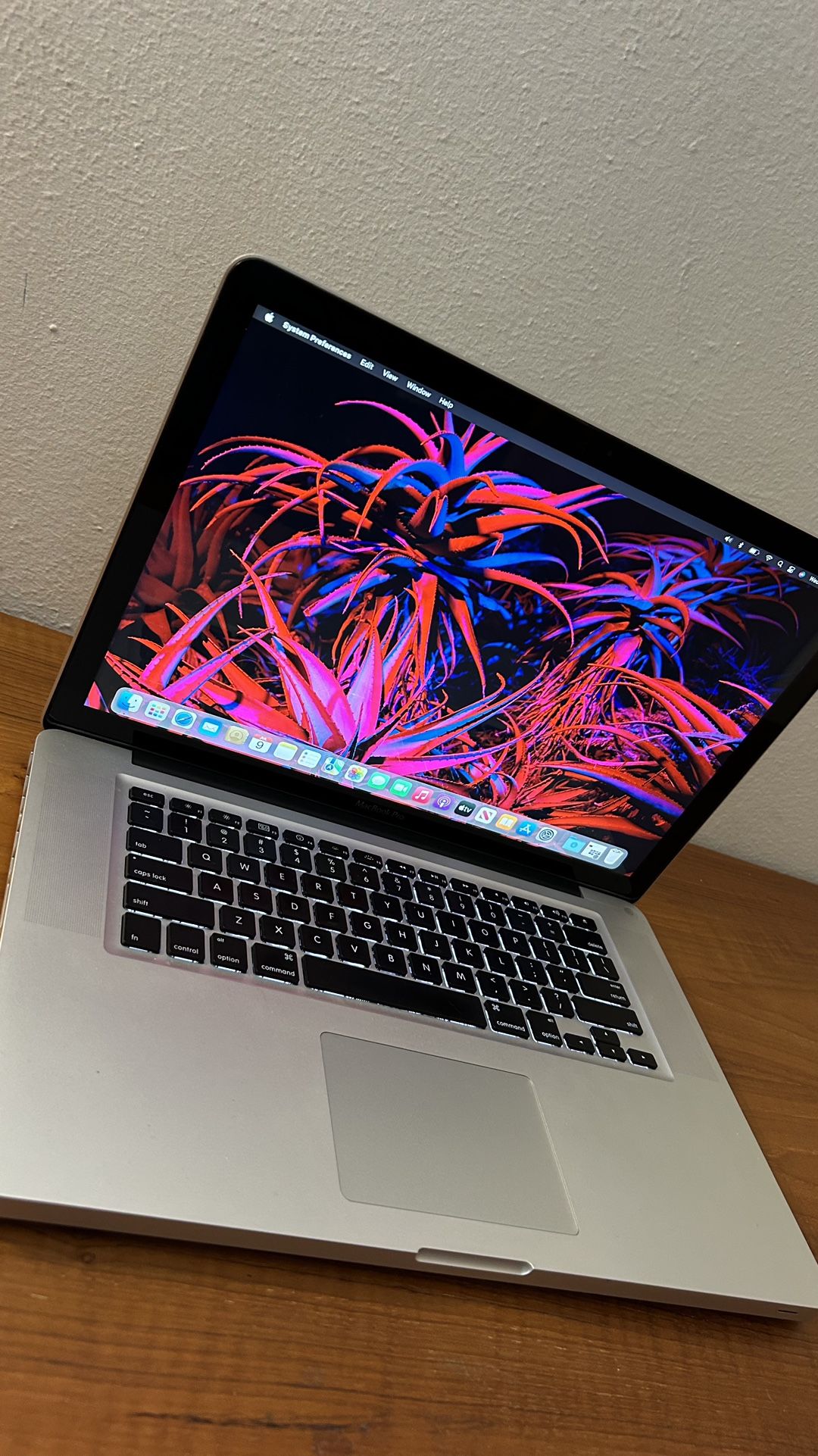 Apple MacBook Pro 15” I7/8GB/256GB SSD $175