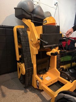 Kid Trax 12-volt CAT Bulldozer