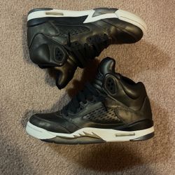 AIR JORDAN 5 RETRO PREMIUM GS 'HEIRESS' SIZE 8Y - BOX NOT INCLUDED - WORN ONCE ** MUST BE ABLE TO MEET IN DMV AREA **
