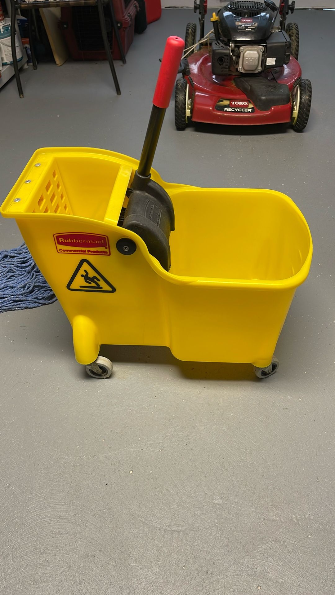 Rubbermaid Commercial Bucket With Mop.