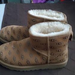 Boots UGGS