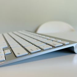 Apple Wireless Keyboard with Bluetooth - Silver
