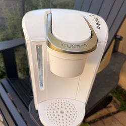 Keurig matte white K-Select Single Serve K-Cup Pod Coffee