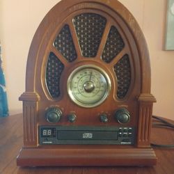 Victrola Vintage Wooden 
AM/FM Radio with Wireless Bluetooth, Headphone Jack, and CD Player,Mahogany.