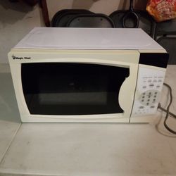 Microwave  Magic Chef