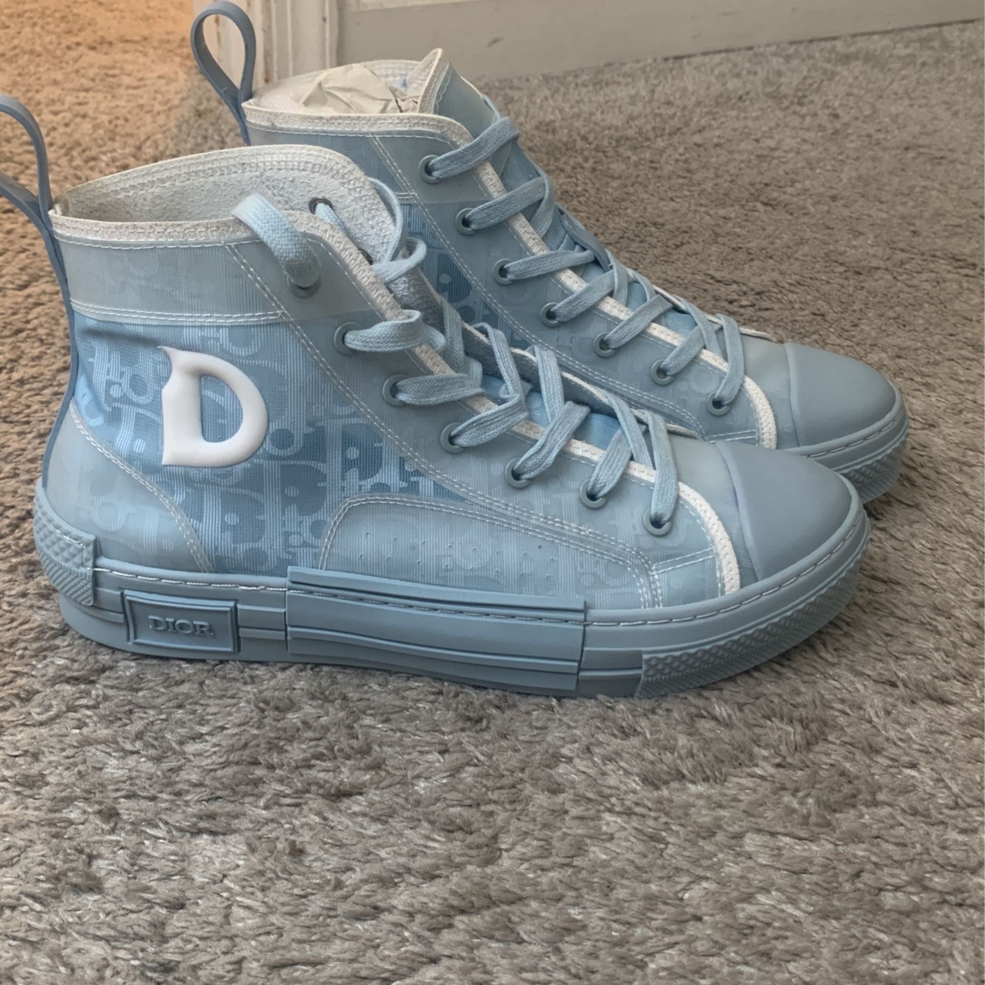 size 8.5 baby blue dior converse