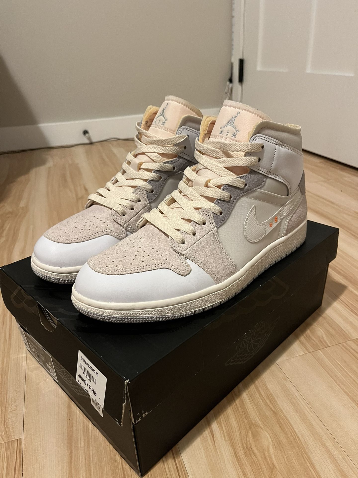 Air Jordan 1 Mid SE ‘Inside Out’