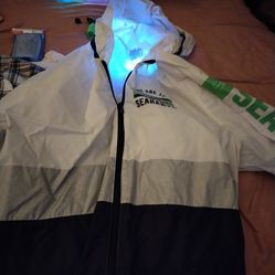 Seahawks jacket that slips up size large for the rain